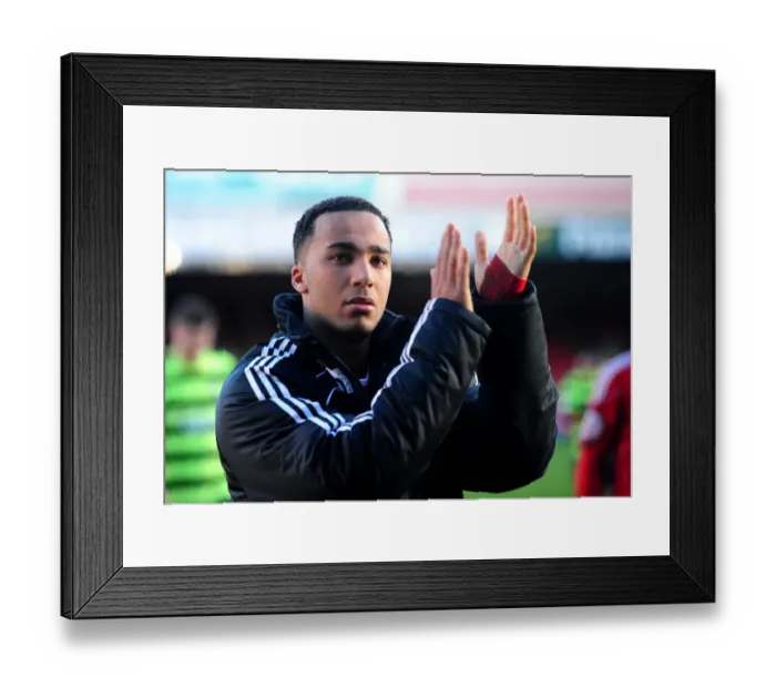 Framed Print : Thrilling Goal: Nicky Maynard Scores the Championship Stunner for Bristol City against Scunthorpe United (2010) Framed Print : Thrilling Goal: Nicky Maynard Scores the Championship Stunner for Bristol City against Scunthorpe United (2010)