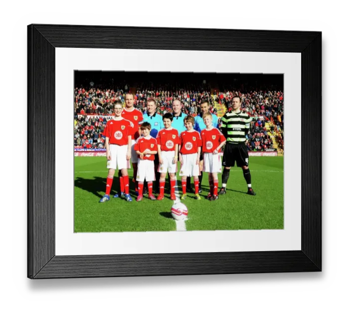 Framed Print : Bristol City vs Scunthorpe United: A Football Showdown - Season 10-11 Framed Print : Bristol City vs Scunthorpe United: A Football Showdown - Season 10-11