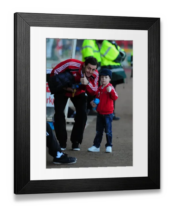 Framed Print : Bristol City First Team: Season 10-11: Bristol City v Scunthorpe United Framed Print : Bristol City First Team: Season 10-11: Bristol City v Scunthorpe United