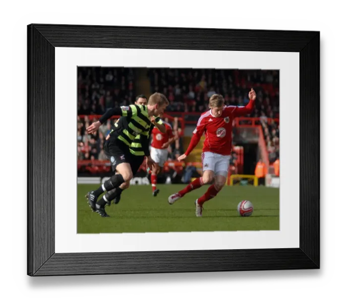 Framed Print : Bristol City vs Scunthorpe United: A Football Showdown - Season 10-11