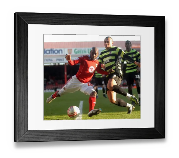 Framed Print : Bristol City vs Scunthorpe United: A Football Showdown - Season 10-11