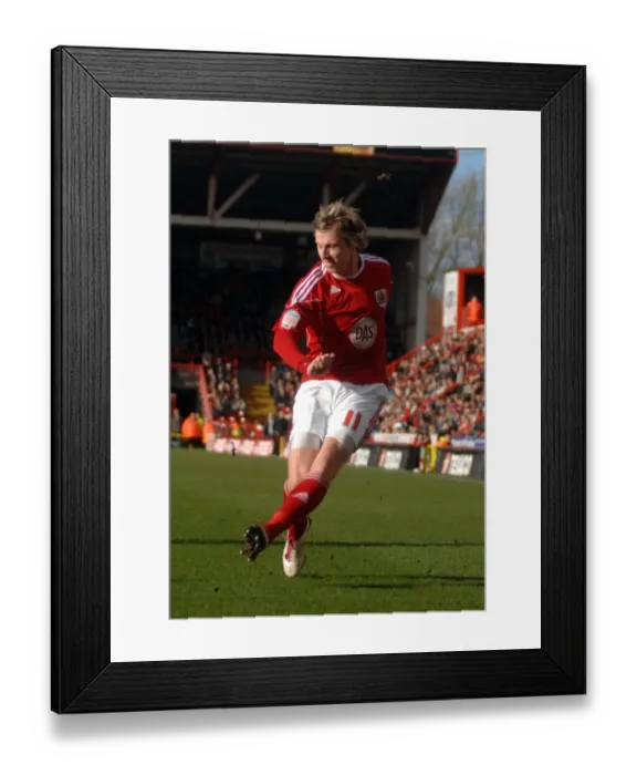 Framed Print : Bristol City vs Scunthorpe United: 2010-11 Season Showdown Framed Print : Bristol City vs Scunthorpe United: 2010-11 Season Showdown
