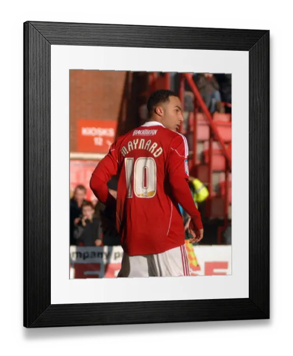 Framed Print : Bristol City vs Scunthorpe United: A Football Showdown - Season 10-11