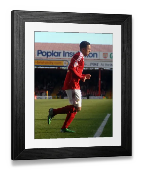 Framed Print : Bristol City vs Scunthorpe United: A Football Showdown - Season 10-11