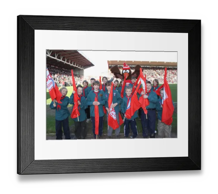 Framed Print : Bristol City vs Scunthorpe United: A Football Showdown - Season 10-11