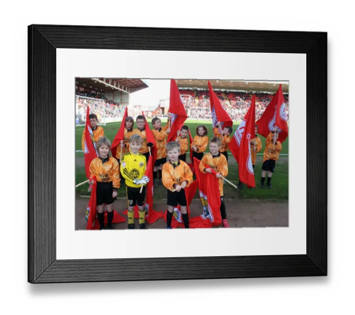 Framed Print : Bristol City vs Scunthorpe United: 2010-11 Season Showdown Framed Print : Bristol City vs Scunthorpe United: 2010-11 Season Showdown