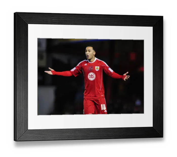 Framed Print : Nicky Maynard Strikes for Bristol City Against Portsmouth in Championship Match, 08-03-2011 Framed Print : Nicky Maynard Strikes for Bristol City Against Portsmouth in Championship Match, 08-03-2011