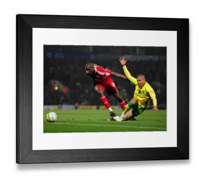 Framed Print : Battling for Supremacy: Kalifa Cisse vs. Simeon Jackson in Norwich City vs. Bristol City Championship Clash, 14 / 03 / 2011