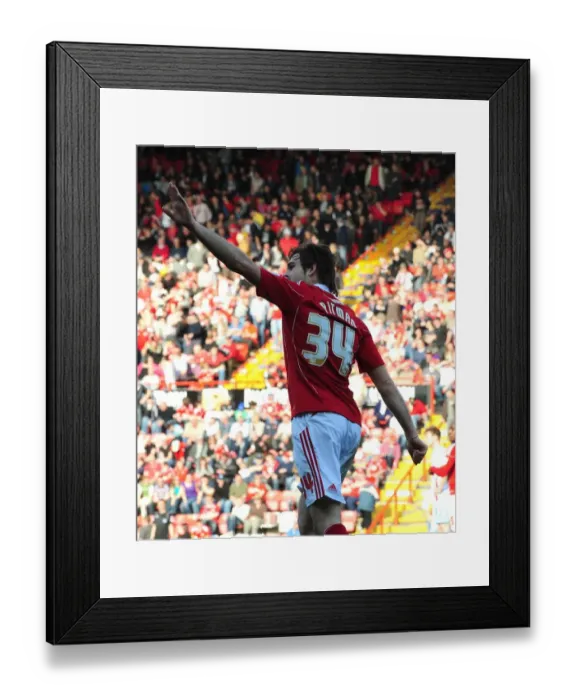 Framed Print : Brett Pitman Scores the Thriller: Championship Opener - Bristol City vs. Burnley (19 / 03 / 2011)