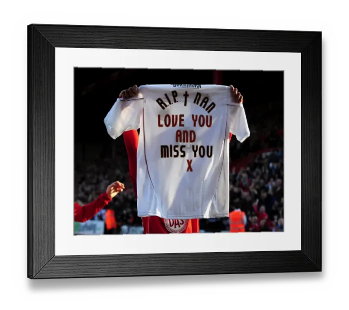 Framed Print : Nicky Maynard's Emotional Tribute: Honoring His Late Nan with a Goal Celebration (Championship, March 19, 2011 - Bristol City vs. Burnley)