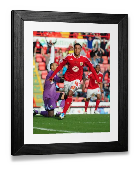 Framed Print : Nicky Maynard's Goal Celebration: Bristol City vs Burnley, Championship 2011 Framed Print : Nicky Maynard's Goal Celebration: Bristol City vs Burnley, Championship 2011