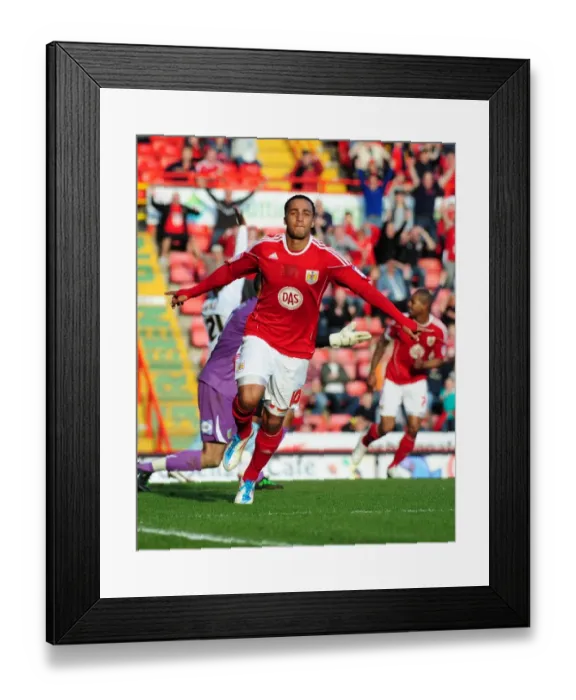 Framed Print : Nicky Maynard's Thrilling Goal Celebration: Bristol City vs. Burnley, Championship 2011