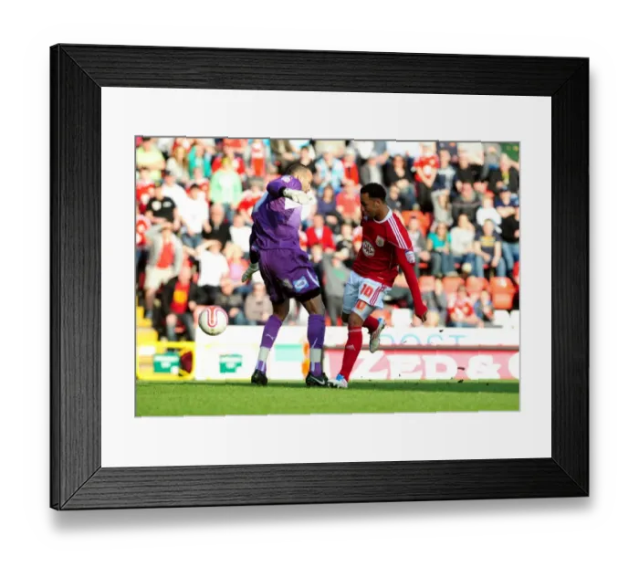 Framed Print : Nicky Maynard Scores the Second: Championship Clash - Bristol City vs Burnley, Ashton Gate Stadium (19 / 03 / 2011) Framed Print : Nicky Maynard Scores the Second: Championship Clash - Bristol City vs Burnley, Ashton Gate Stadium (19 / 03 / 2011)