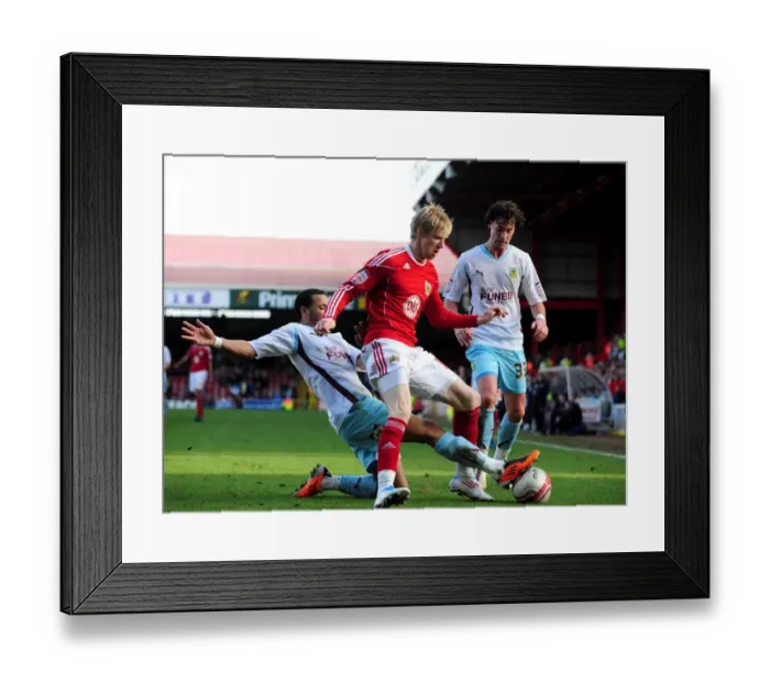 Framed Print : Championship Showdown: Bristol City vs Burnley at Ashton Gate Stadium (19 / 03 / 2011) Framed Print : Championship Showdown: Bristol City vs Burnley at Ashton Gate Stadium (19 / 03 / 2011)