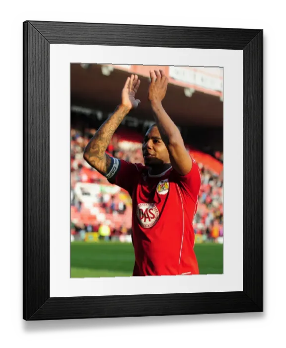 Framed Print : Marvin Elliott in Action: Bristol City vs. Burnley, Championship 2011 (Ashton Gate Stadium)