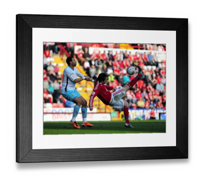 Framed Print : Brett Pitman's Close Overhead Kick: Bristol City vs Burnley, Championship 2011