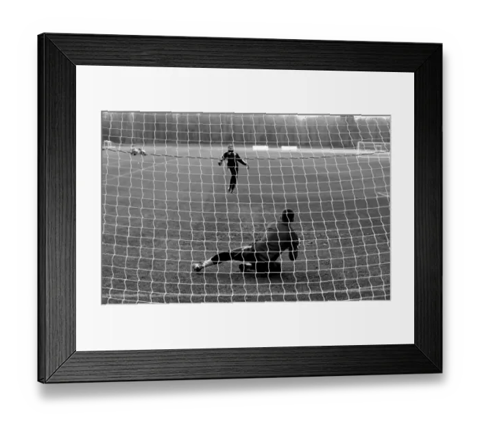 Framed Print : Bristol City First Team: 2010-11 - Nurturing Tomorrow's Football Stars: Academy Training