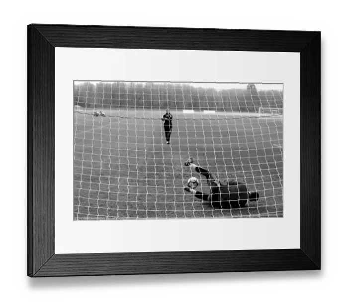 Framed Print : Building the Future: 2010-11 Academy Training - Bristol City First Team Framed Print : Building the Future: 2010-11 Academy Training - Bristol City First Team
