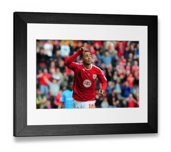 Framed Print : Nicky Maynard's Solo Goal: Championship Victory for Bristol City over Doncaster Rovers (02 / 04 / 2011)