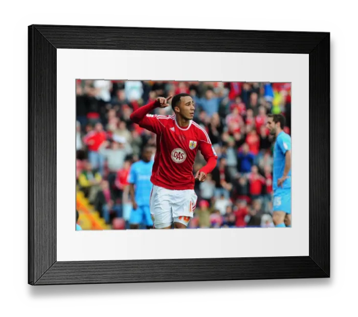 Framed Print : Nicky Maynard's Solo Goal: Championship-Winning Moment for Bristol City vs Doncaster Rovers (02 / 04 / 2011)