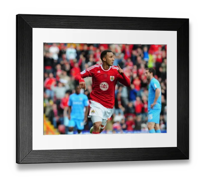 Framed Print : Bristol City's Nicky Maynard Scores Game-Winning Goal in Championship Clash vs. Doncaster Rovers (April 2, 2011) Framed Print : Bristol City's Nicky Maynard Scores Game-Winning Goal in Championship Clash vs. Doncaster Rovers (April 2, 2011)