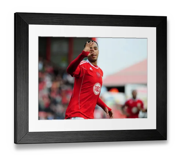 Framed Print : Nicky Maynard's Solo Goal: Championship Victory for Bristol City over Doncaster Rovers (02.04.2011) Framed Print : Nicky Maynard's Solo Goal: Championship Victory for Bristol City over Doncaster Rovers (02.04.2011)