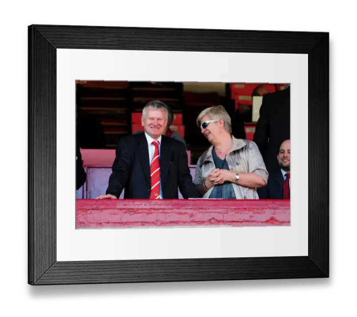 Framed Print : Barnsley vs. Bristol City: Championship Clash at Oakwell Stadium - 09 / 04 / 2011