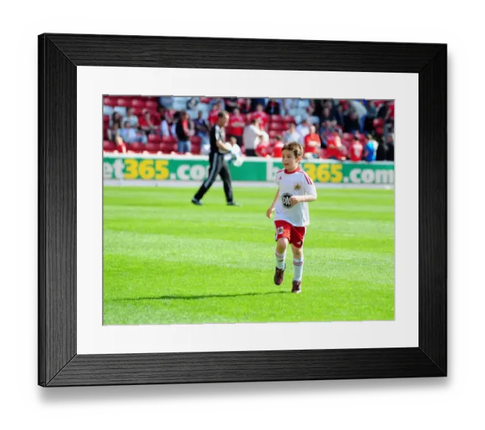 Framed Print : Barnsley v Bristol City 090411