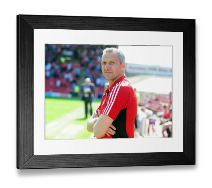 Framed Print : Keith Milnen Leads Bristol City at Oakwell Stadium Against Barnsley (Championship, 09 / 04 / 2011) Framed Print : Keith Milnen Leads Bristol City at Oakwell Stadium Against Barnsley (Championship, 09 / 04 / 2011)
