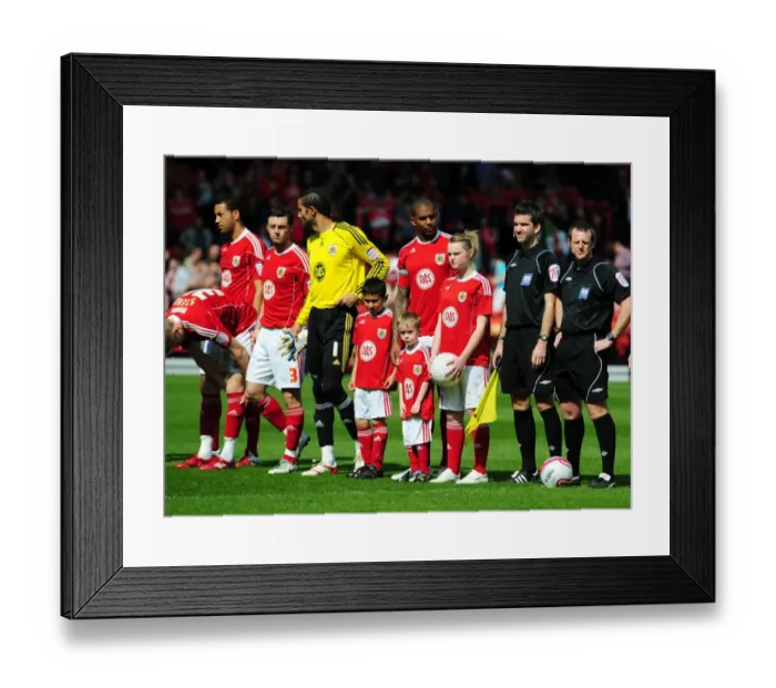 Framed Print : Championship Showdown: Bristol City vs Ipswich Town at Ashton Gate Stadium - 16th April 2011 Framed Print : Championship Showdown: Bristol City vs Ipswich Town at Ashton Gate Stadium - 16th April 2011