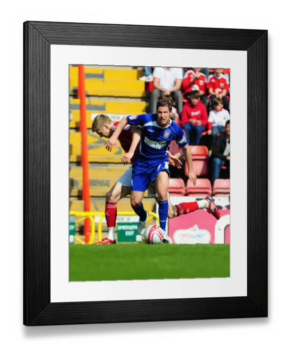 Framed Print : Championship Showdown: Jon Stead vs. David Norris at Ashton Gate Stadium (16-04-2011) Framed Print : Championship Showdown: Jon Stead vs. David Norris at Ashton Gate Stadium (16-04-2011)