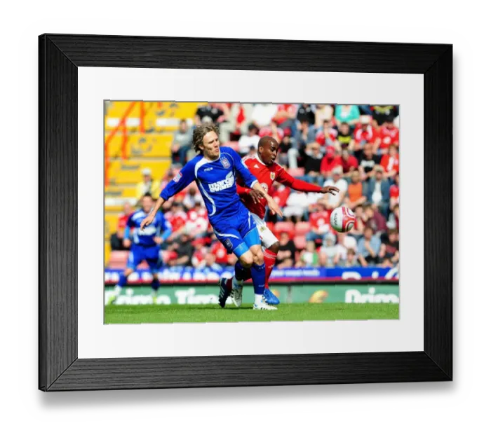 Framed Print : Battling for Supremacy: Jamal Campbell-Ryce vs. Jimmy Bullard in the Intense Championship Clash between Bristol City and Ipswich Town (16-04-2011) Framed Print : Battling for Supremacy: Jamal Campbell-Ryce vs. Jimmy Bullard in the Intense Championship Clash between Bristol City and Ipswich Town (16-04-2011)