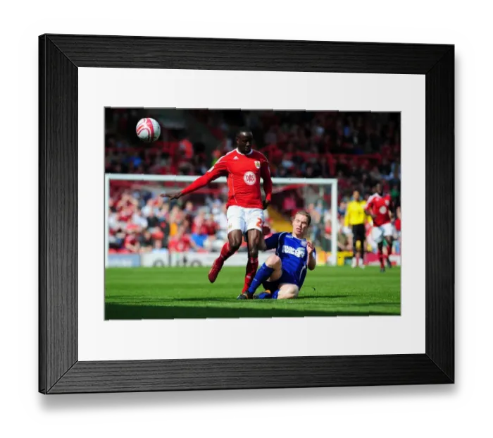 Framed Print : Adomah Evasive Move Against Leadbitter in Bristol City vs Ipswich Championship Clash, 16th April 2011