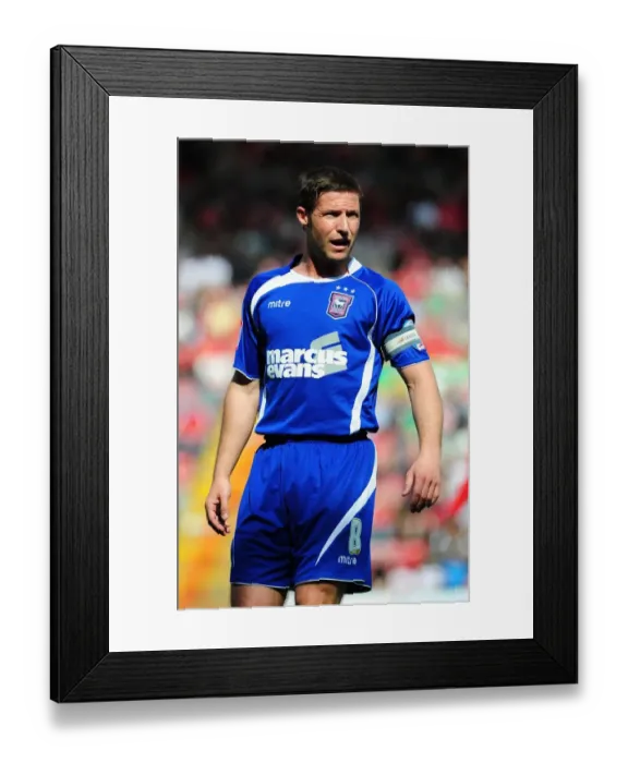 Framed Print : Bristol City v Ipswich Town 160411