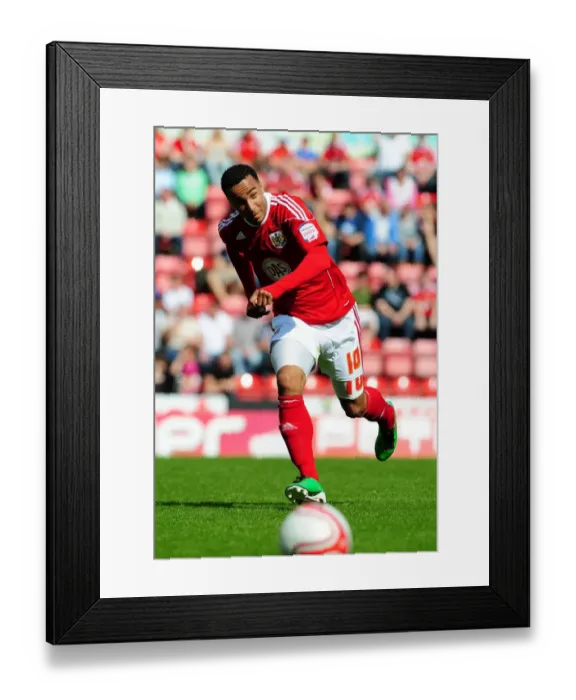 Framed Print : Nicky Maynard Strikes for Bristol City against Ipswich Town, Championship Match, April 16, 2011