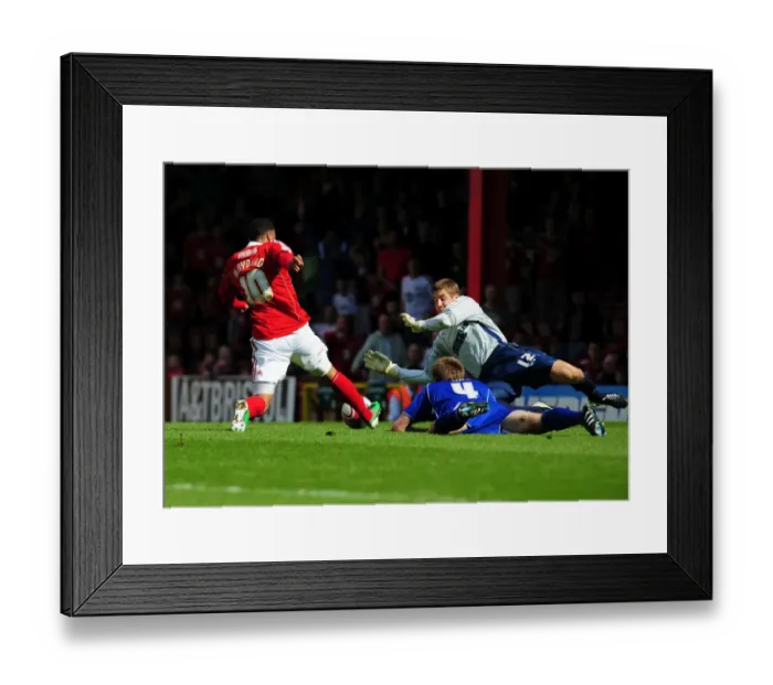Framed Print : Nicky Maynard's Close Call: Bristol City vs. Ipswich Town, Championship Match, April 16, 2011 Framed Print : Nicky Maynard's Close Call: Bristol City vs. Ipswich Town, Championship Match, April 16, 2011