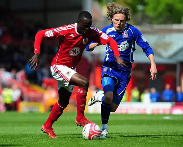 Adomah vs Bullard: Intense Battle for the Ball in the Championship Clash between Bristol City and Ipswich Town (16-04-2011)