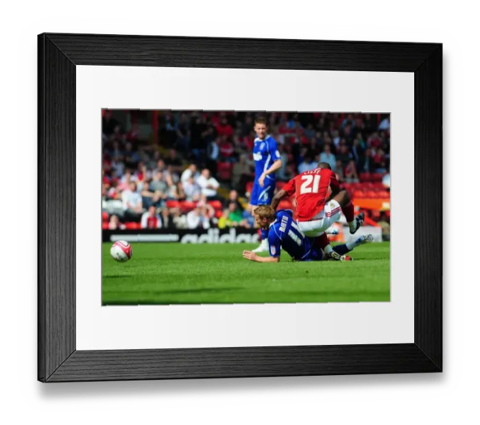 Framed Print : Bristol City vs Ipswich Town: Lee Martin's Red Card vs Kalifa Cisse (Championship, 16th April 2011) Framed Print : Bristol City vs Ipswich Town: Lee Martin's Red Card vs Kalifa Cisse (Championship, 16th April 2011)