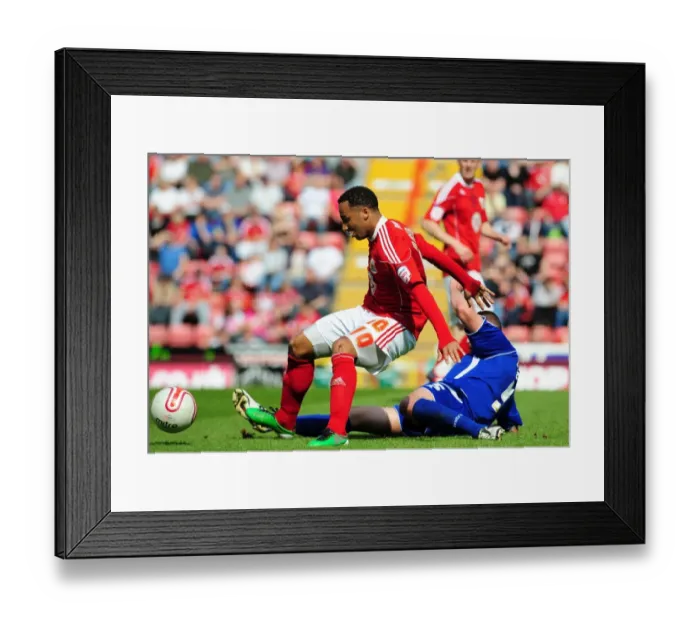 Framed Print : Bristol City's Nicky Maynard Fouled by Ipswich's Damien Delaney during Championship Match, 16-04-2011 Framed Print : Bristol City's Nicky Maynard Fouled by Ipswich's Damien Delaney during Championship Match, 16-04-2011