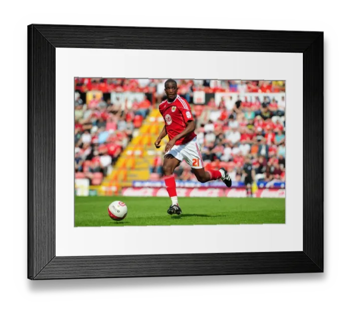 Framed Print : Bristol City's Kalifa Cisse in Action: Championship Clash with Ipswich Town (April 16, 2011)