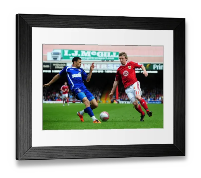 Framed Print : Bristol City's Martyn Woolford Outmaneuvers Ipswich's Carlos Edwards in Championship Clash at Ashton Gate, 16 / 04 / 2011 Framed Print : Bristol City's Martyn Woolford Outmaneuvers Ipswich's Carlos Edwards in Championship Clash at Ashton Gate, 16 / 04 / 2011