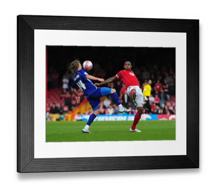 Framed Print : Championship Showdown: Marvin Elliott vs Jimmy Bullard - A Battle for Supremacy at Ashton Gate, 16th April 2011 Framed Print : Championship Showdown: Marvin Elliott vs Jimmy Bullard - A Battle for Supremacy at Ashton Gate, 16th April 2011