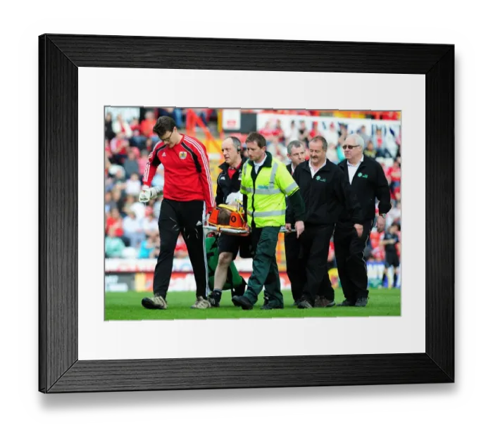 Framed Print : Bristol City vs Ipswich Town: Grant Leadbitter's Injury After Unconscious Collision (16.04.2011) Framed Print : Bristol City vs Ipswich Town: Grant Leadbitter's Injury After Unconscious Collision (16.04.2011)