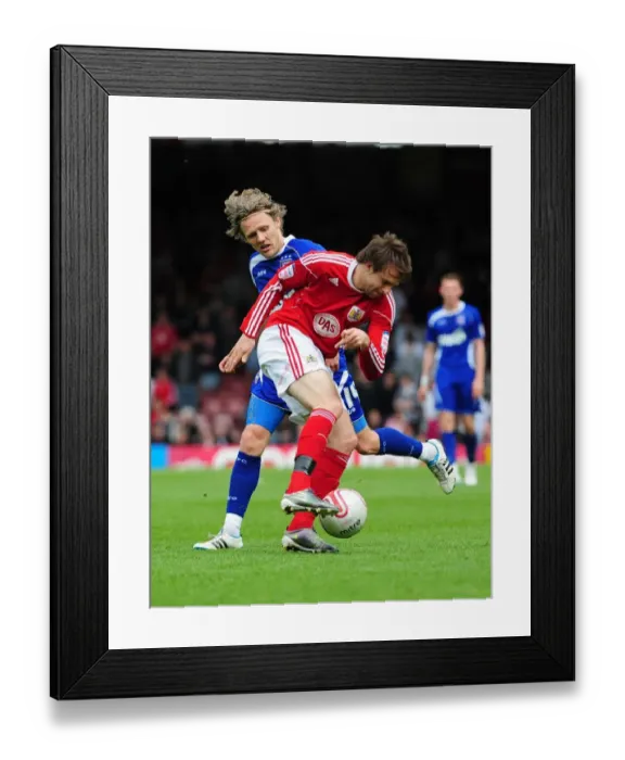 Framed Print : Battling for Championship Supremacy: Brett Pitman vs. Jimmy Bullard (16-04-2011) Framed Print : Battling for Championship Supremacy: Brett Pitman vs. Jimmy Bullard (16-04-2011)