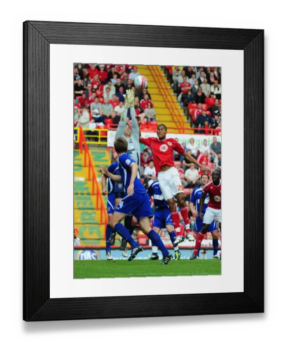 Framed Print : Bristol City Soaring High: A Championship Battle Against Ipswich Town (16-04-2011) Framed Print : Bristol City Soaring High: A Championship Battle Against Ipswich Town (16-04-2011)