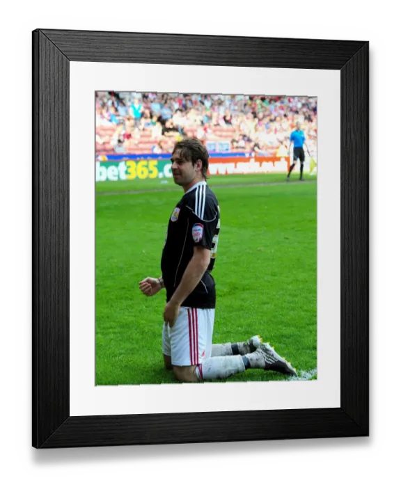 Framed Print : Brett Pitman's Brace: Championship Win for Bristol City at Bramall Lane (23 / 04 / 2011) Framed Print : Brett Pitman's Brace: Championship Win for Bristol City at Bramall Lane (23 / 04 / 2011)