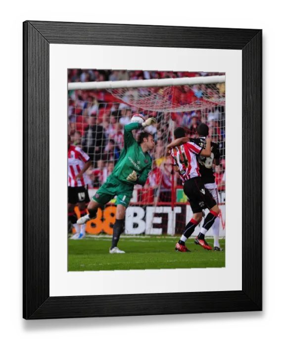 Framed Print : Brett Pitman's Fortunate Corner: Simonsen's Own Goal Seals Victory for Bristol City over Sheffield United (Championship, 23rd April 2011) Framed Print : Brett Pitman's Fortunate Corner: Simonsen's Own Goal Seals Victory for Bristol City over Sheffield United (Championship, 23rd April 2011)