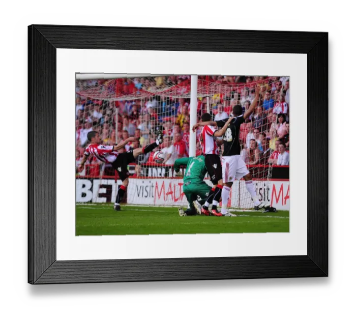 Framed Print : Fortunate Corner: Simonsen's Own Goal (Bristol City vs. Sheffield United, Championship, 23rd April 2011)