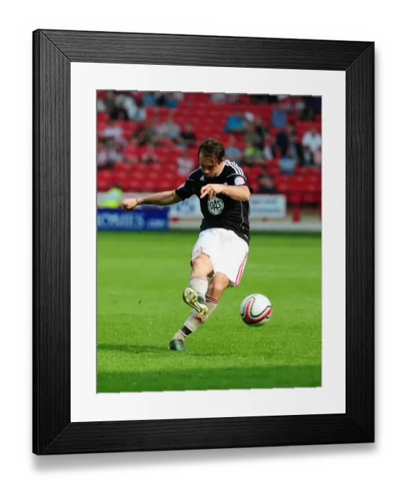 Framed Print : Brett Pitman's Dramatic Free-Kick Hits the Post: Sheffield United vs. Bristol City (Championship, 2011) Framed Print : Brett Pitman's Dramatic Free-Kick Hits the Post: Sheffield United vs. Bristol City (Championship, 2011)