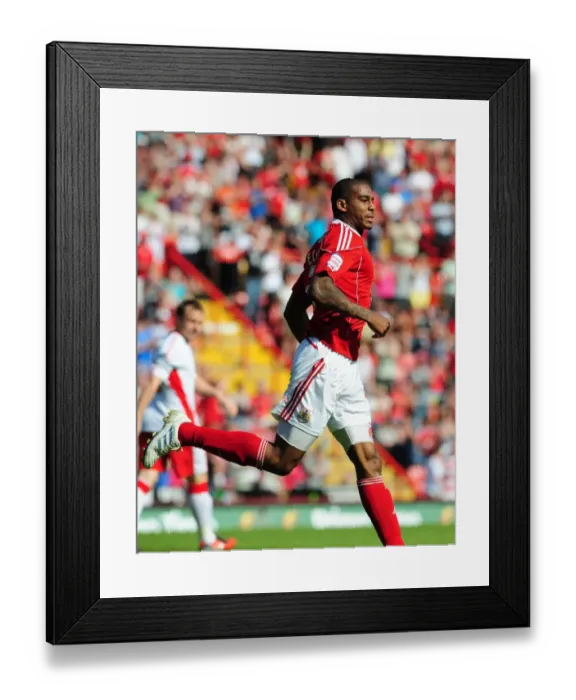 Framed Print : Marvin Elliott Scores the Opener: Championship Clash between Bristol City and Nottingham Forest - April 2011 Framed Print : Marvin Elliott Scores the Opener: Championship Clash between Bristol City and Nottingham Forest - April 2011